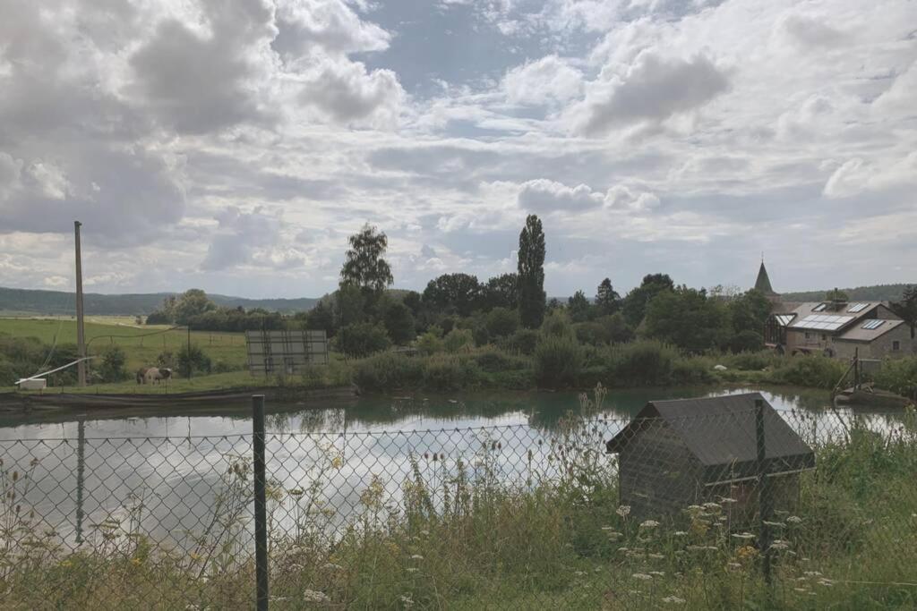 Au Bord Du Ny Villa Хотон Екстериор снимка